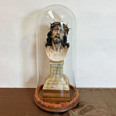 Santo Cristo Olot y Urna Cristal.