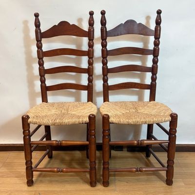 Par de Sillas de Madera y Enea