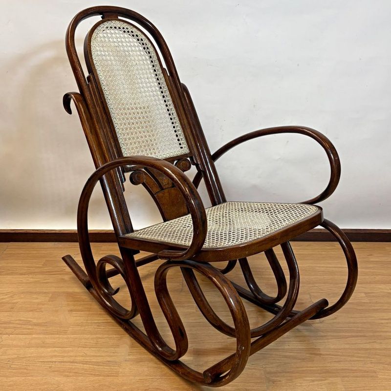 Mecedora de Rejilla y Madera