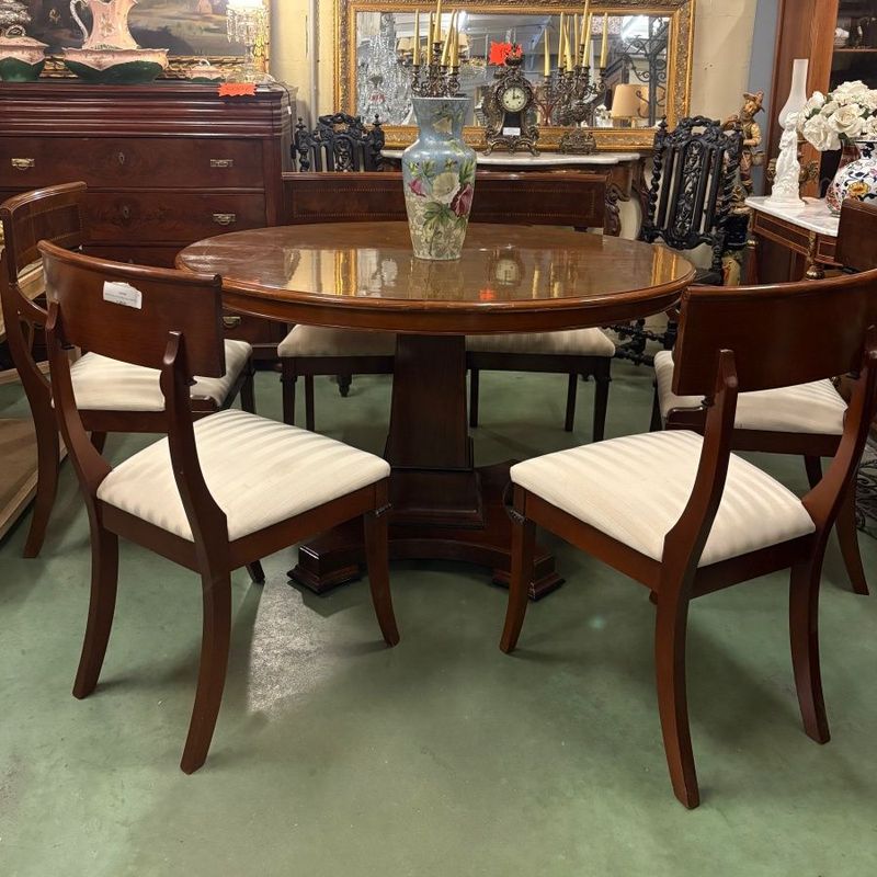 Mesa Oval Extensible con Sillas y Sillones