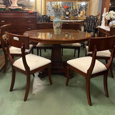 Mesa Oval Extensible con Sillas y Sillones