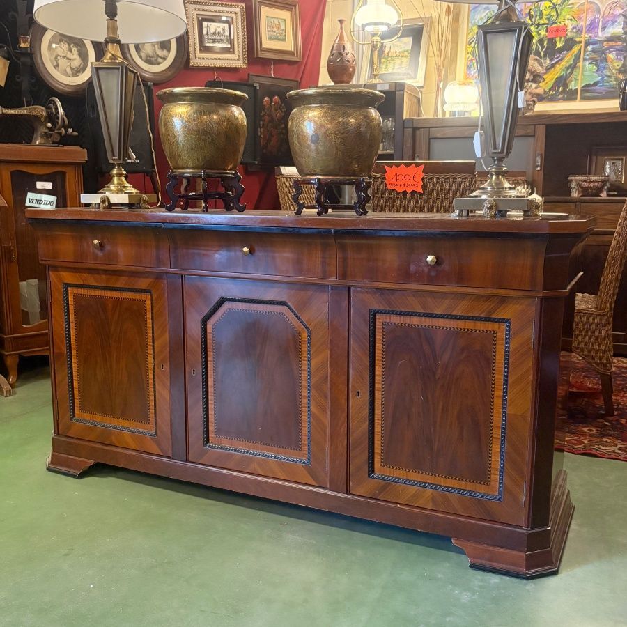 Mueble Aparador de Estilo Clásico