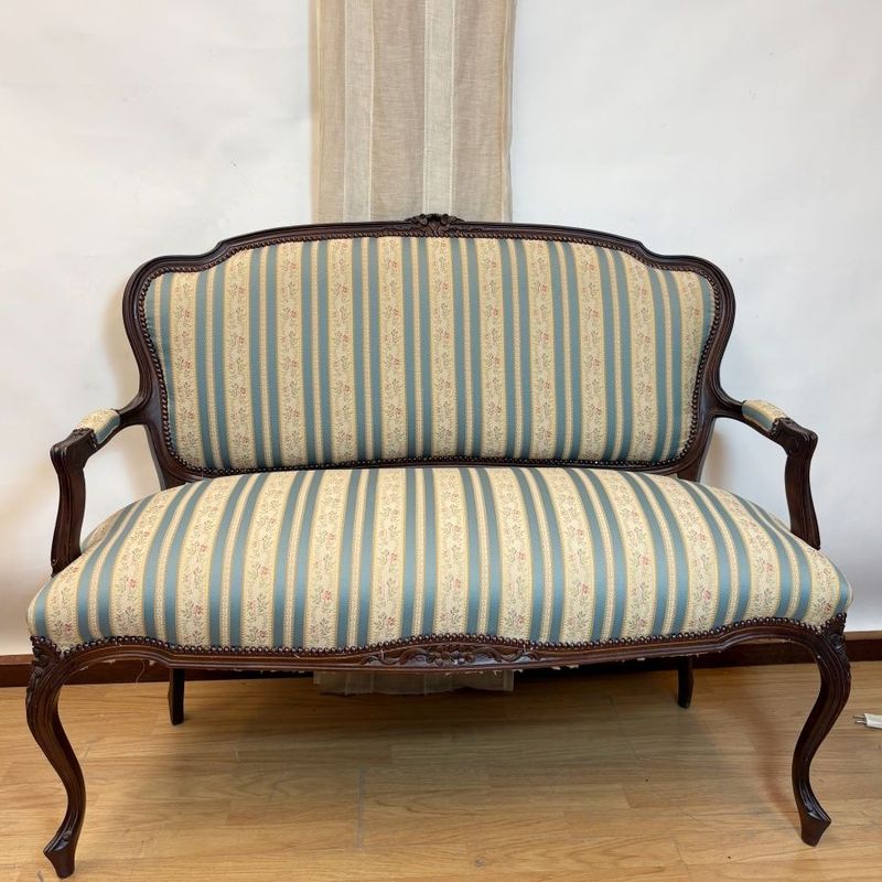 Sofá Isabelino con Madera a Vista