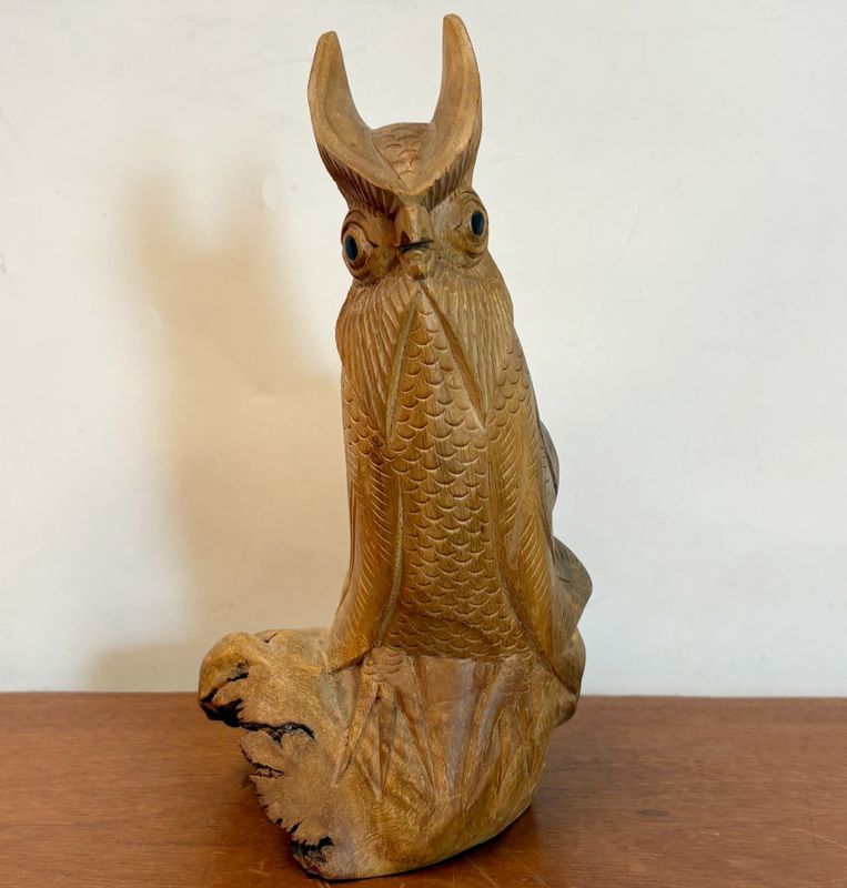Figura de Búho Tallado en Madera