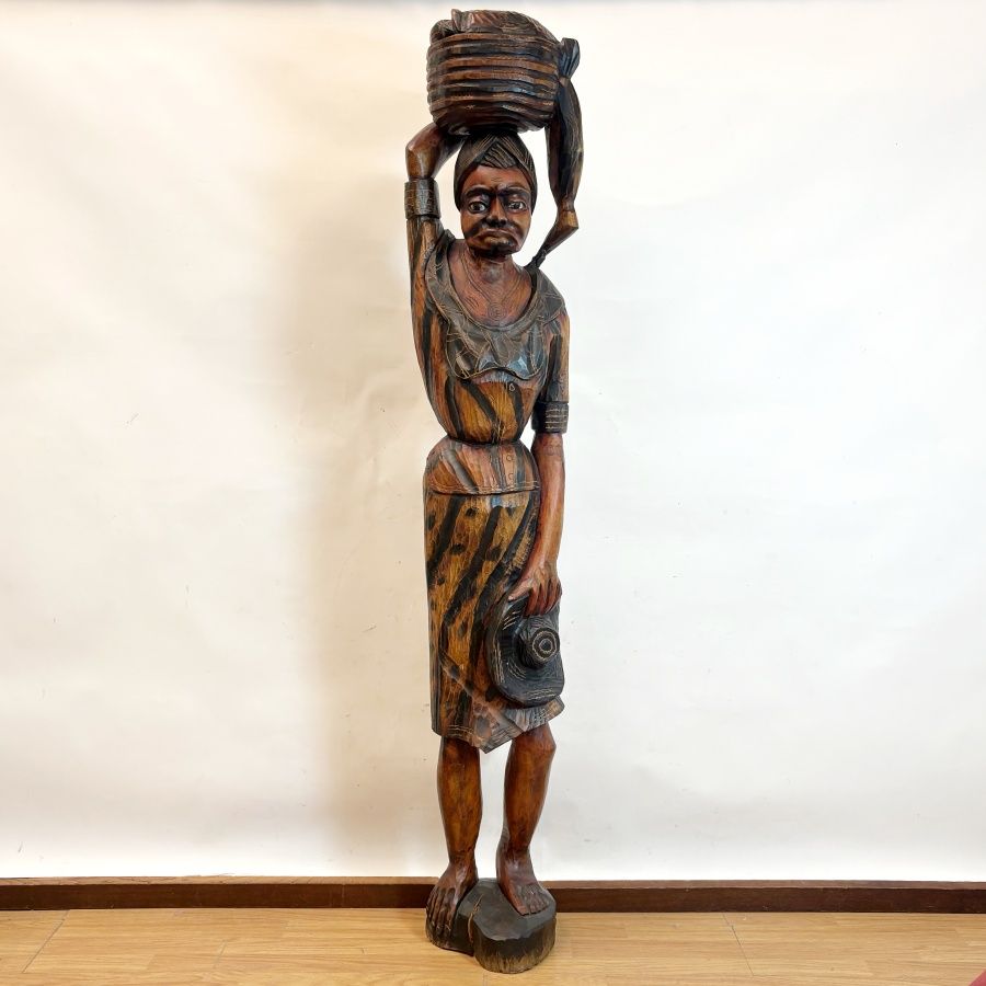 Escultura Mujer de Madera Haitiana Escultura Mujer de Madera Haitiana