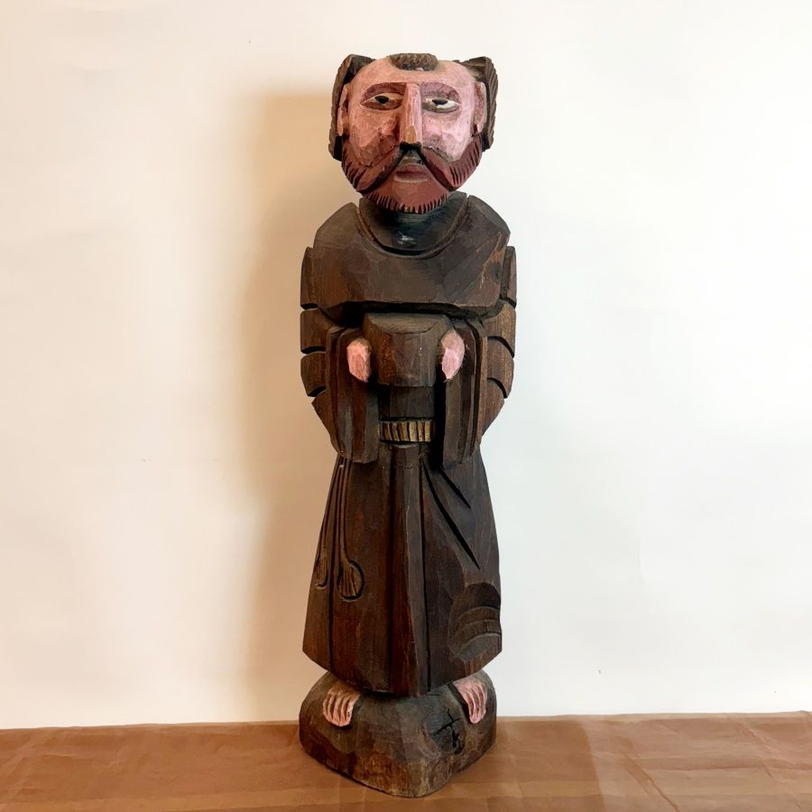 Figura de Fraile Tallado en Madera