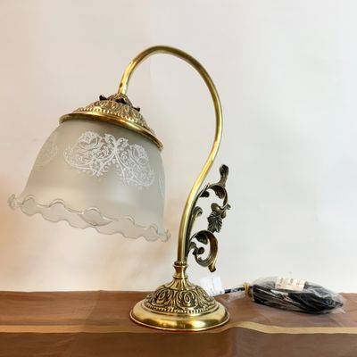 Lámpara Dorada con Tulipa