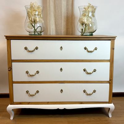 Cómoda Restaurada de Tres Cajones Cómoda Restaurada de Tres Cajones