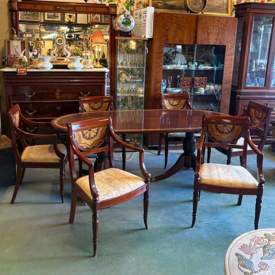 Mesa Oval con seis Sillas Mesa Oval con seis Sillas