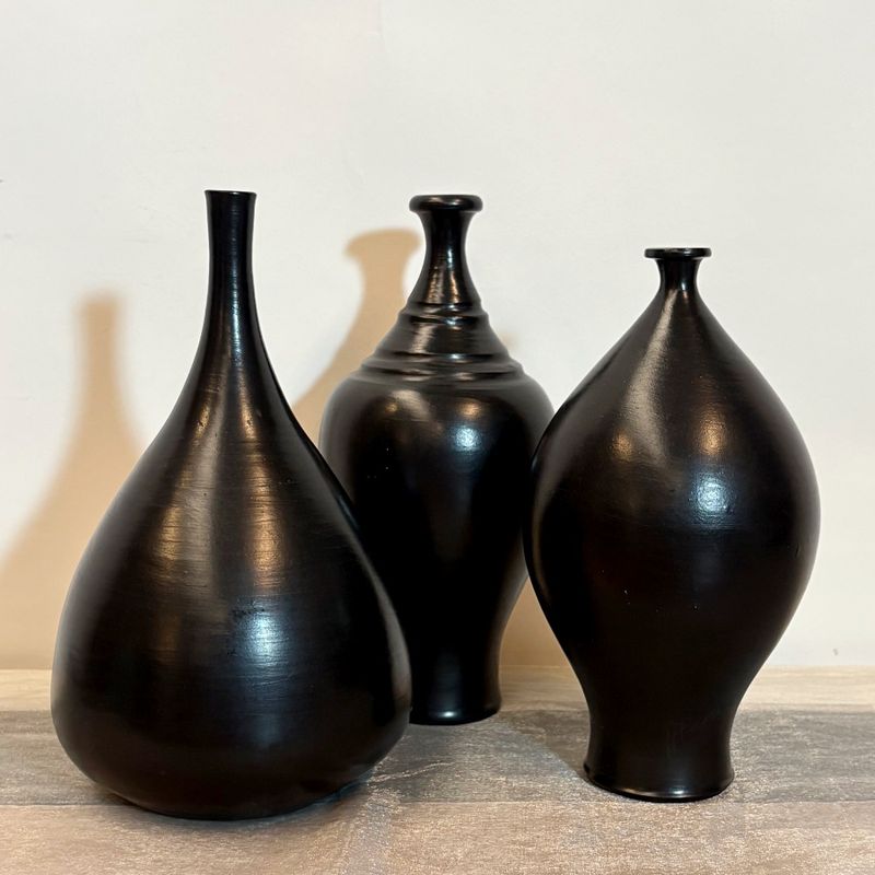 Juego de Tres Jarrones Negros