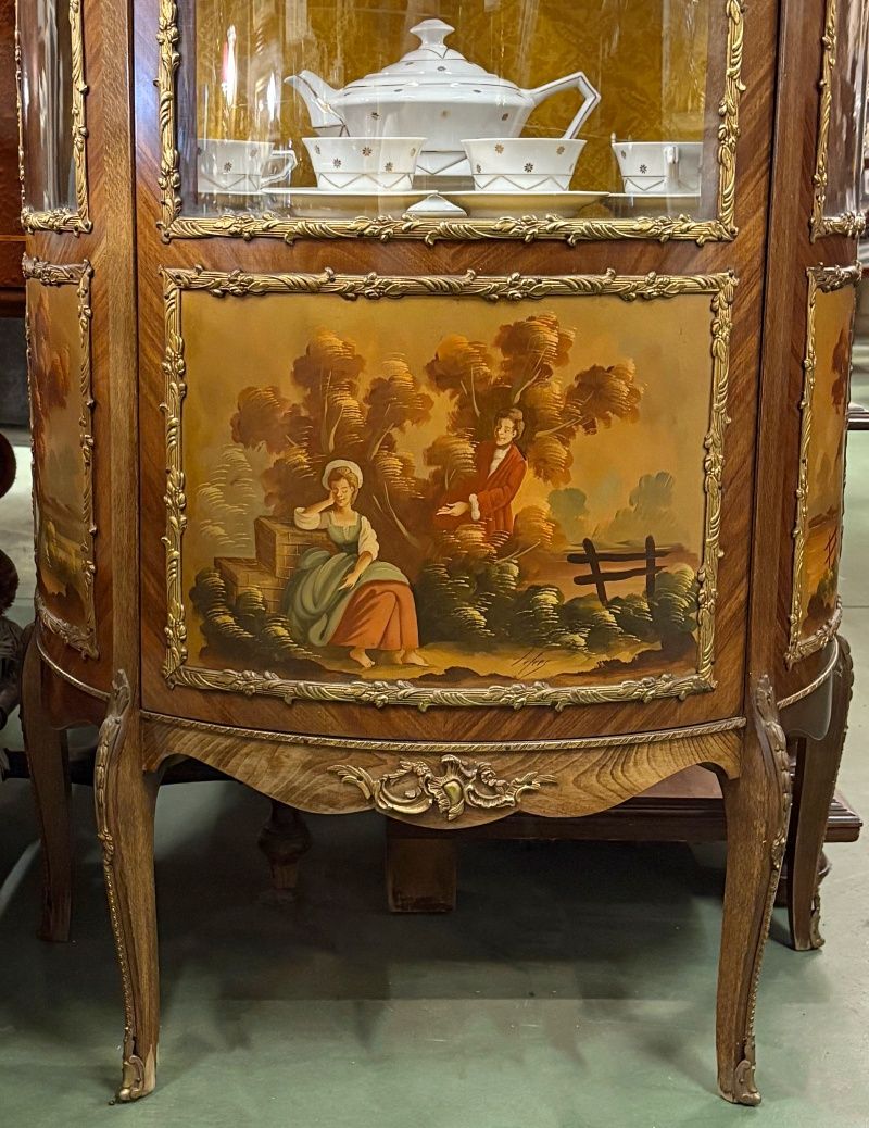 Vitrina Estilo Luis XV Vitrina Estilo Luis XV