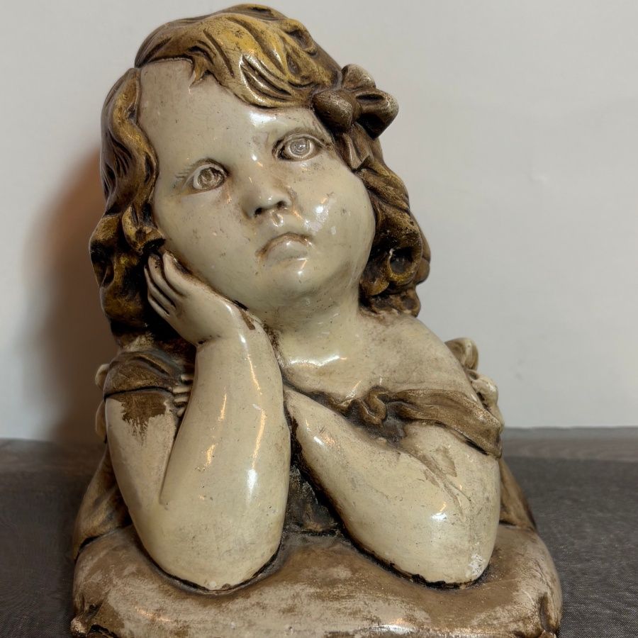 Busto de Niña Pensativa Busto de Niña Pensativa