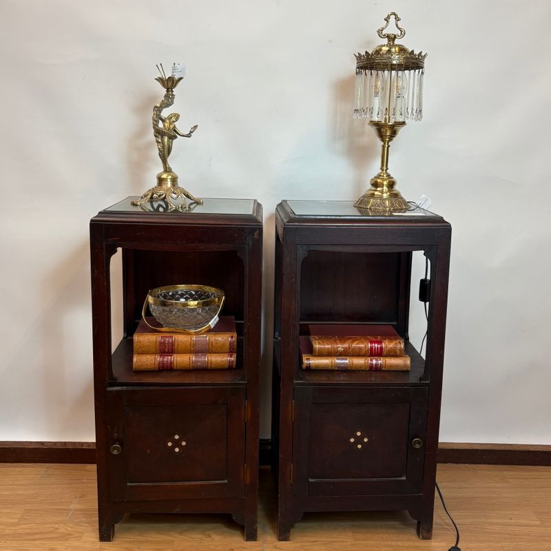 Mesitas de Noche Antiguas