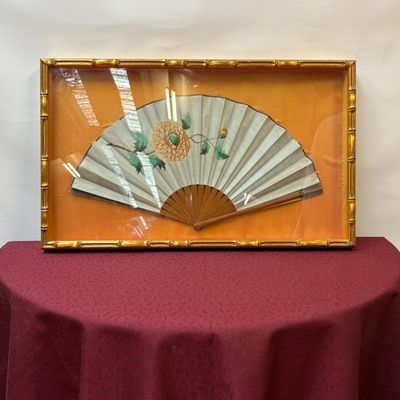 Abanico Decorativo en Abaniquera