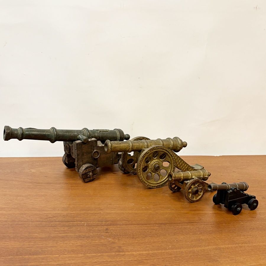 Colección de Cuatro Cañones Decorativos