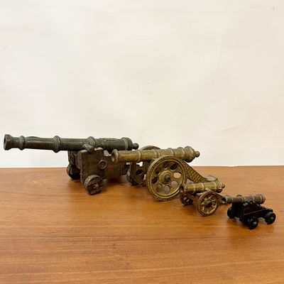 Colección de Cuatro Cañones Decorativos