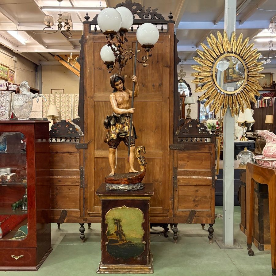 Lámpara con Talla Policromada