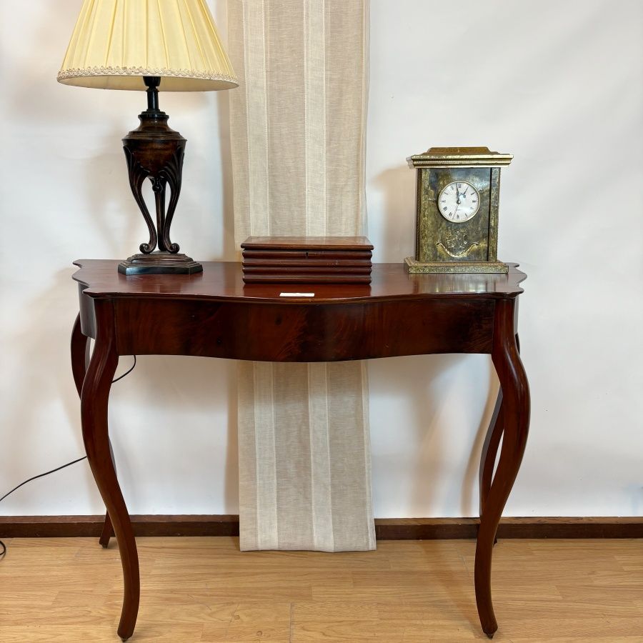 Consola de Estilo Victoriano