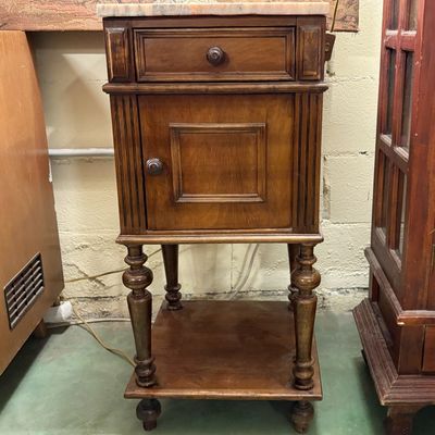 Mesita de Noche Alta