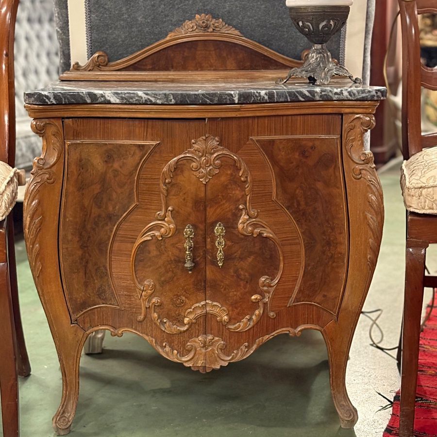 Mesita de Noche Antigua