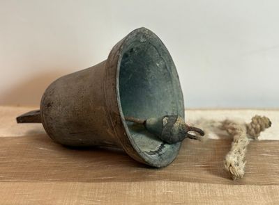 Antigua Campana de Bronce