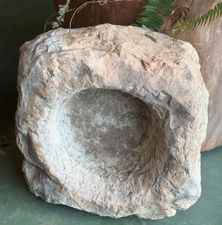 Bebedero de Piedra Tallada