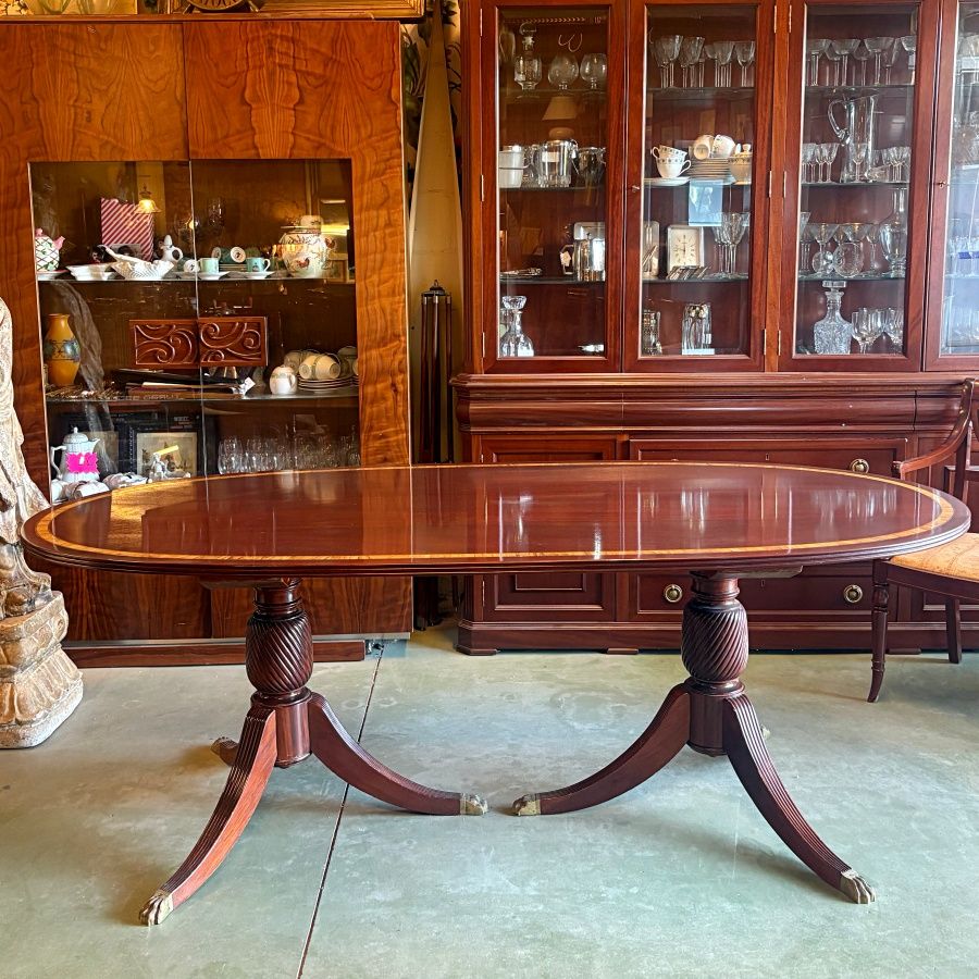 Mesa Oval de Comedor