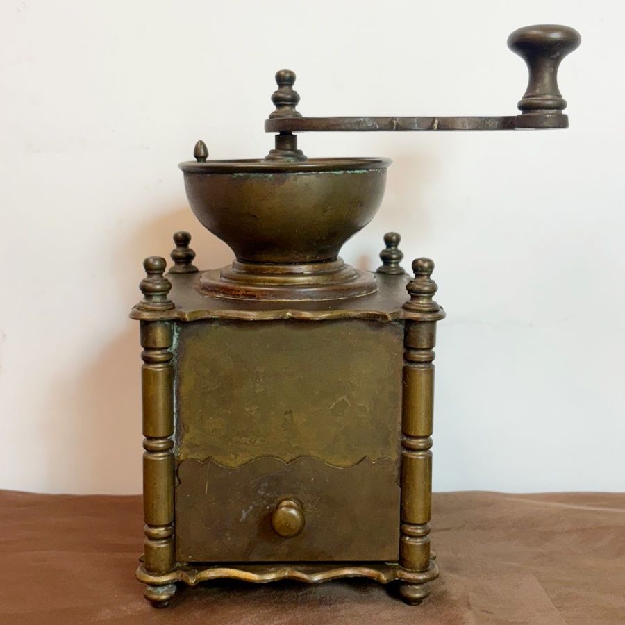 Molinillo de Café Antiguo en Metal