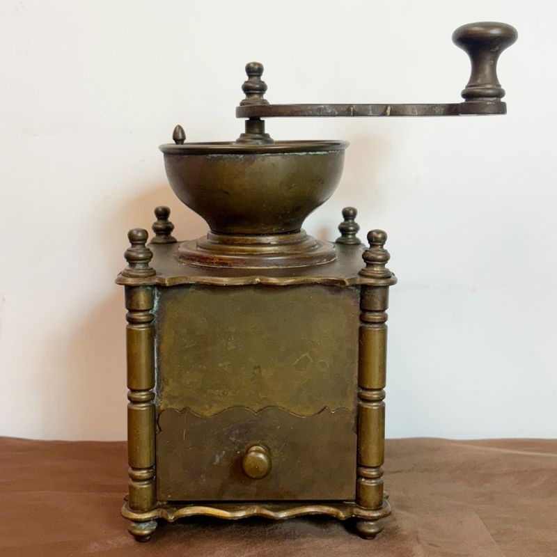 Molinillo de Café Antiguo en Metal