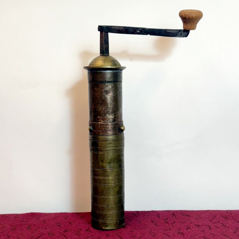 Antiguo Molinillo de Estilo Otomano