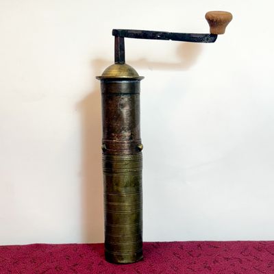 Antiguo Molinillo de Estilo Otomano