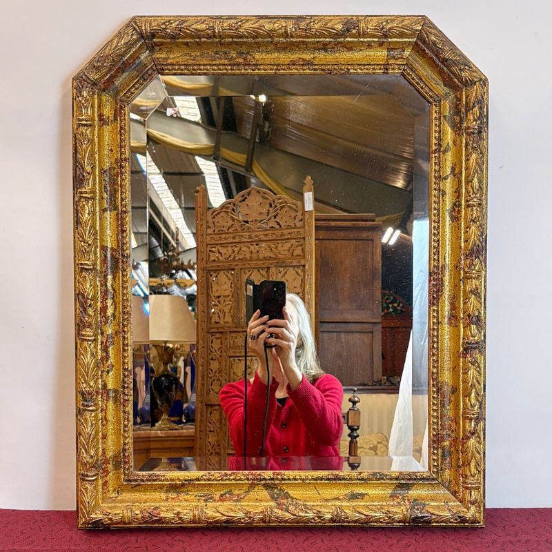 Espejo Biselado con Marco de Madera Dorado