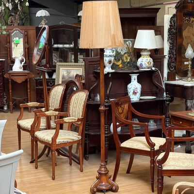 Lámpara de Pie con Pantalla de Pergamino Lámpara de Pie con Pantalla de Pergamino