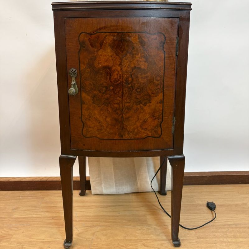 Mesita de Noche Antigua