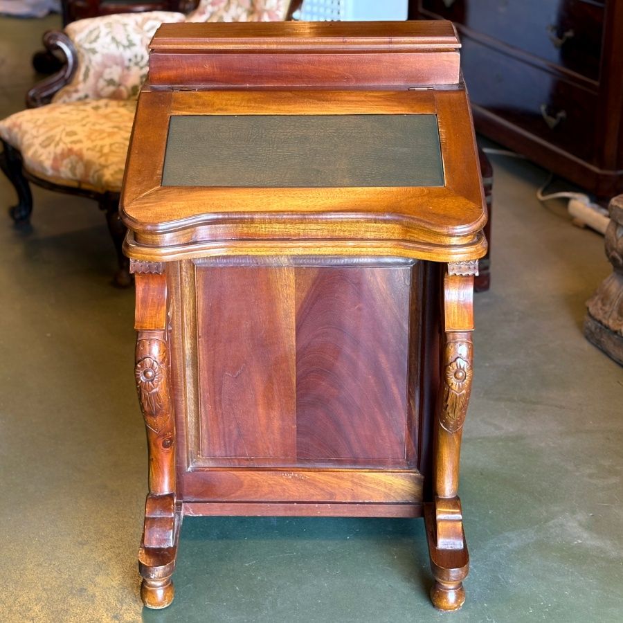 Escritorio Davenport de Estilo Colonial