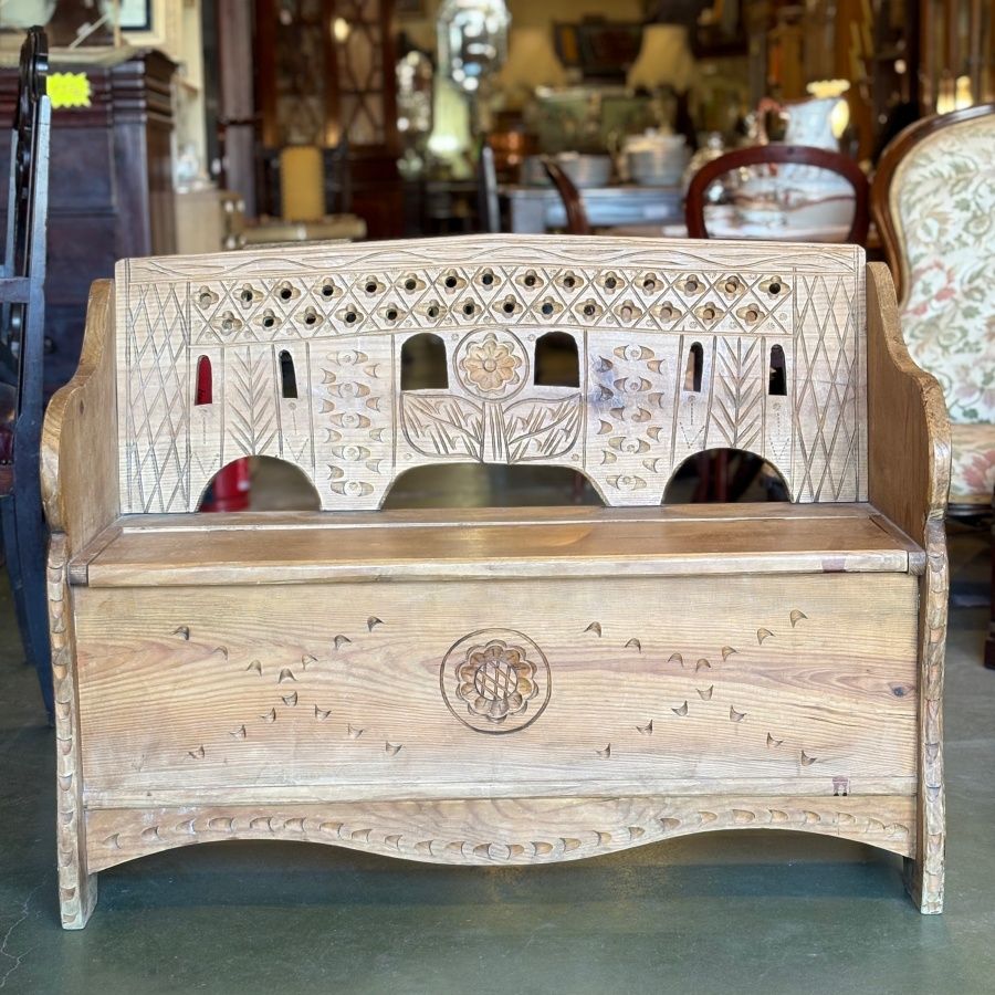 Banco con Baúl de Madera