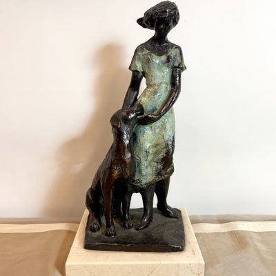 Figura Mujer con Perro Luis Jordá