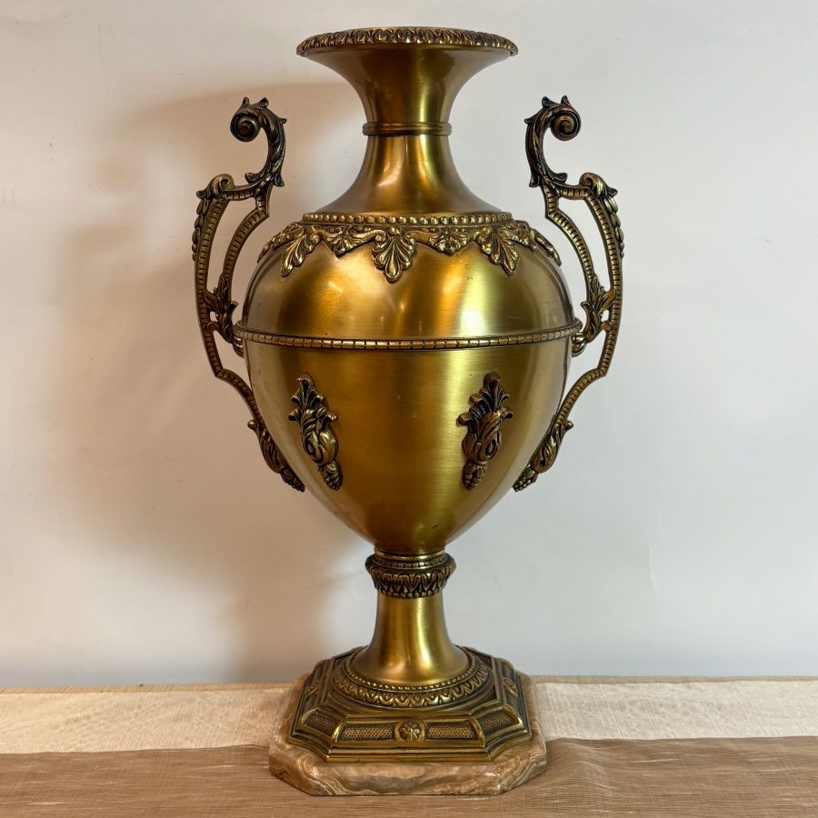 Ánfora Decorativa de Latón