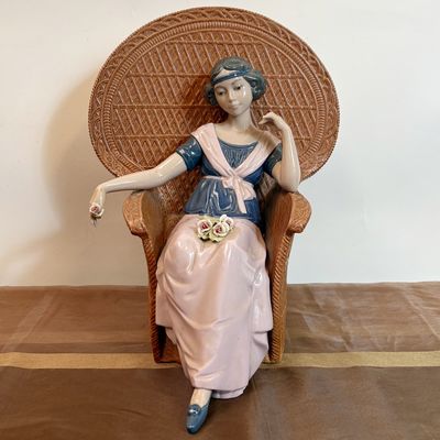 Figura Mujer de Porcelana Nadal