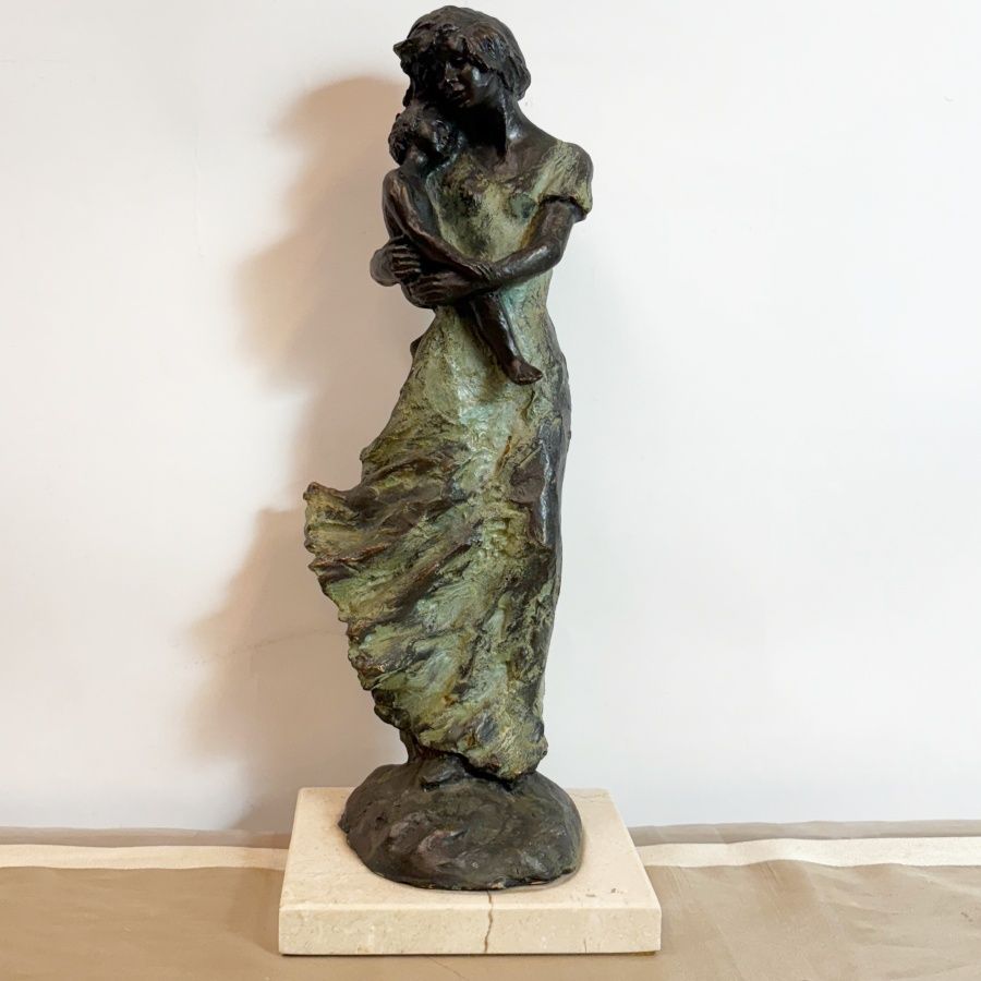 Figura Mujer con Niño Luis Jordá