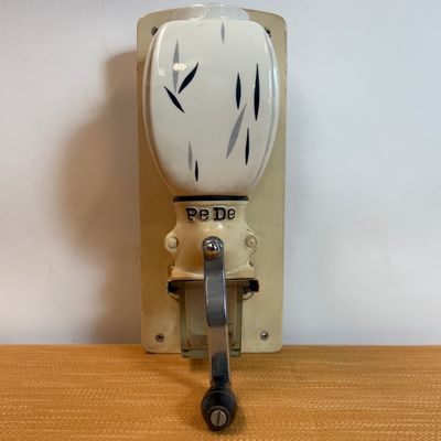 Antiguo Molinillo de Pared PeDe