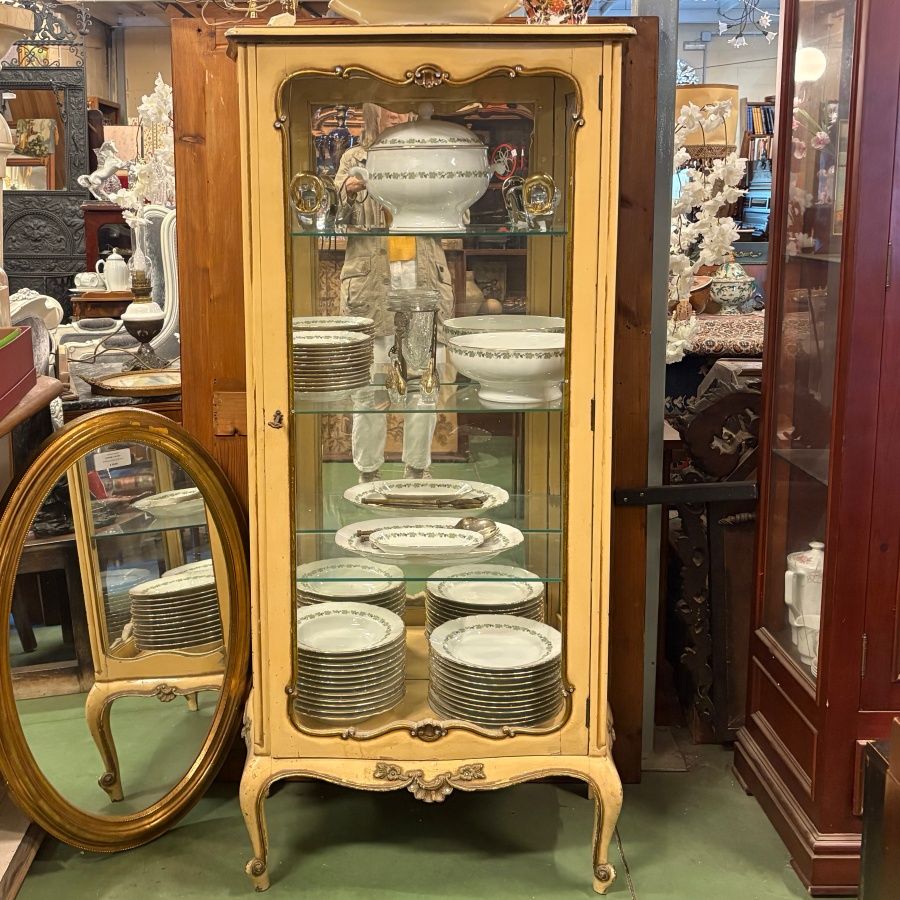 Vitrina de Estilo Isabelino