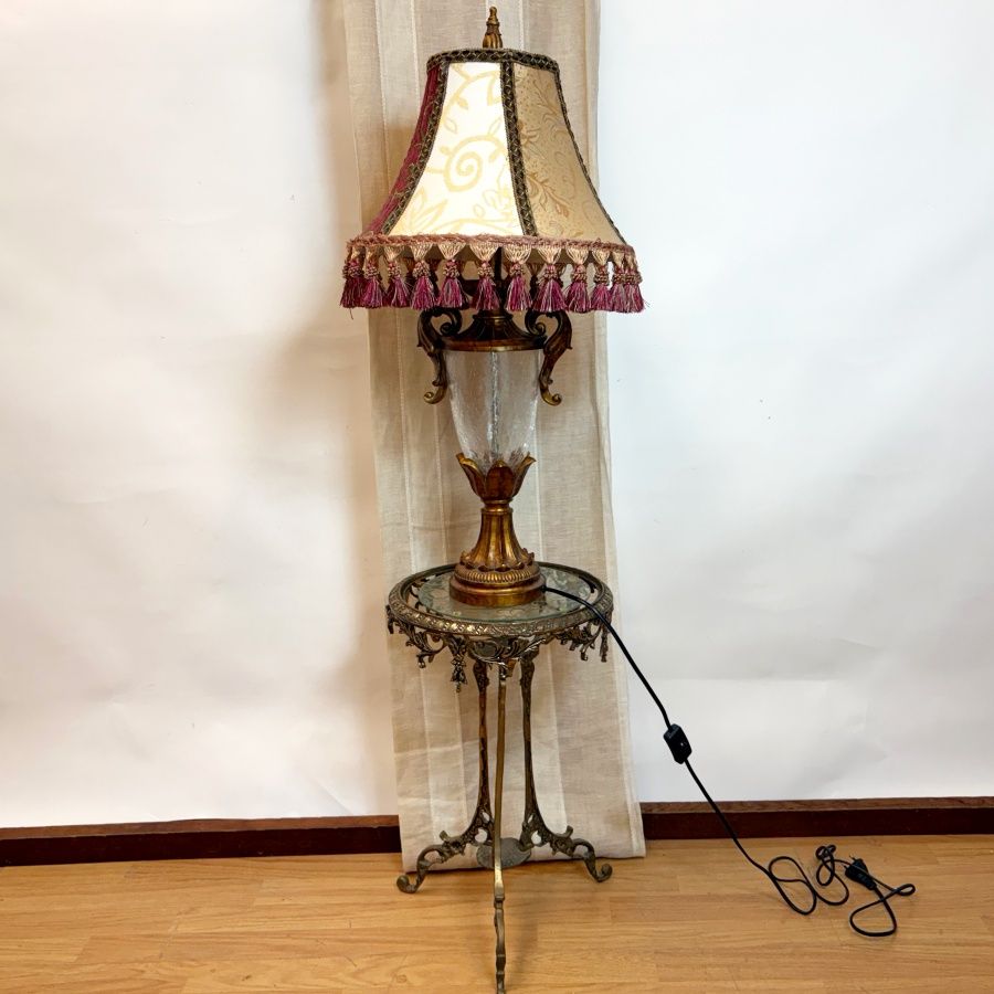 Lámpara con Mesa Auxiliar