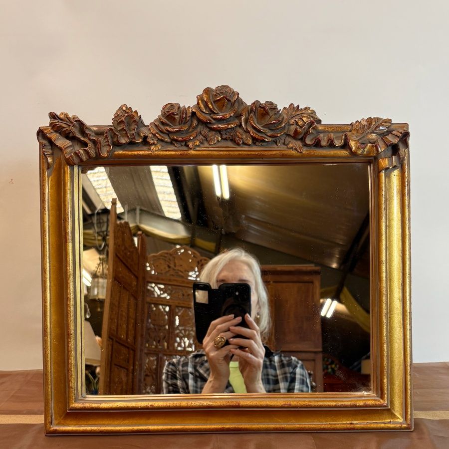 Espejo con Marco Dorado y Ornamentado