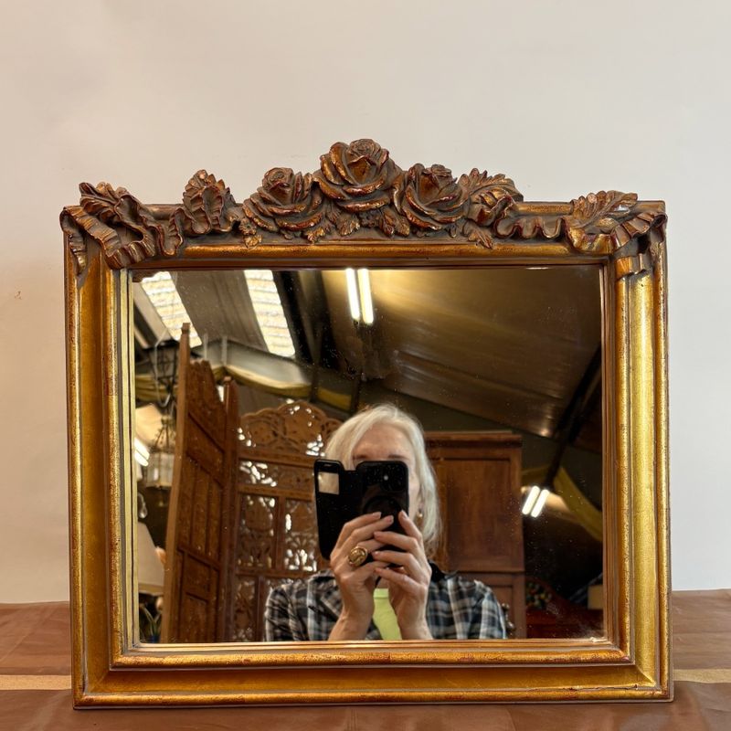 Espejo con Marco Dorado y Ornamentado