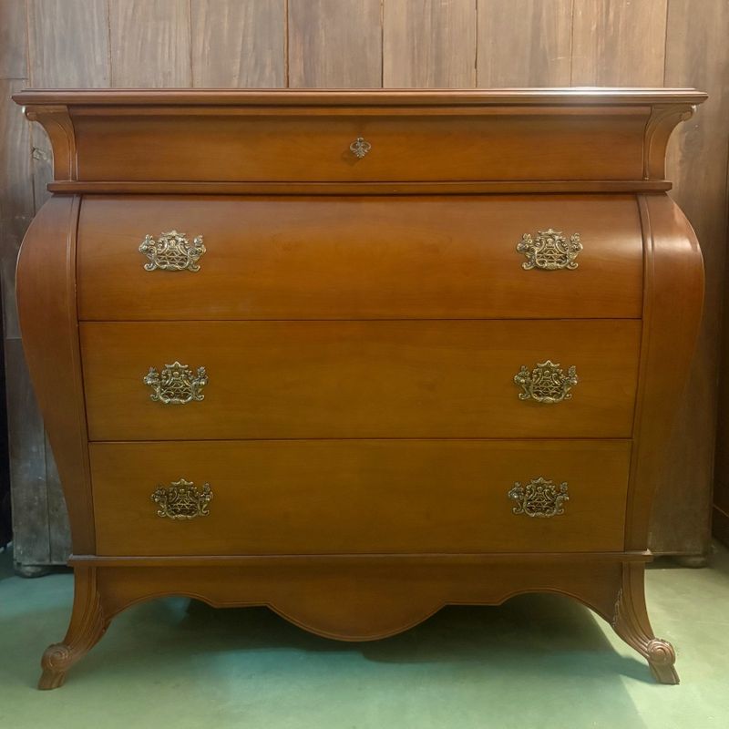 Cómoda de Madera Combada