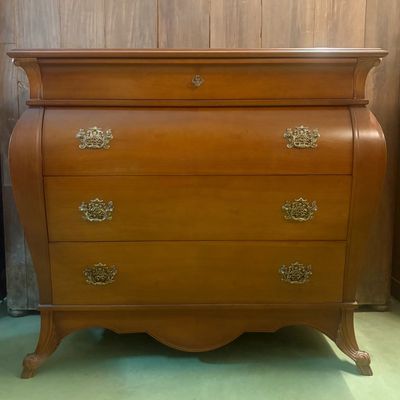 Cómoda de Madera Combada