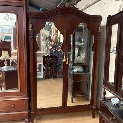 Armario de Dos Puertas Estilo Francés