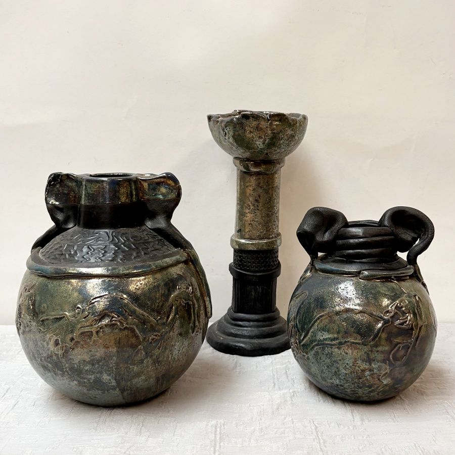 Conjunto Tres Piezas de Cerámica Oscura Conjunto Tres Piezas de Cerámica Oscura