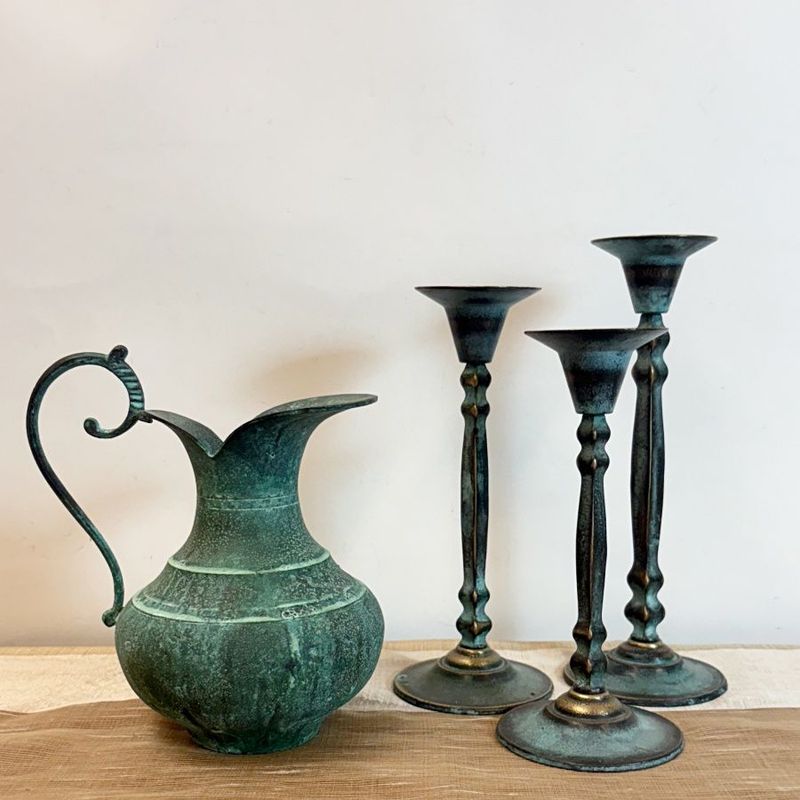 Juego de Jarra y tres Candelabros